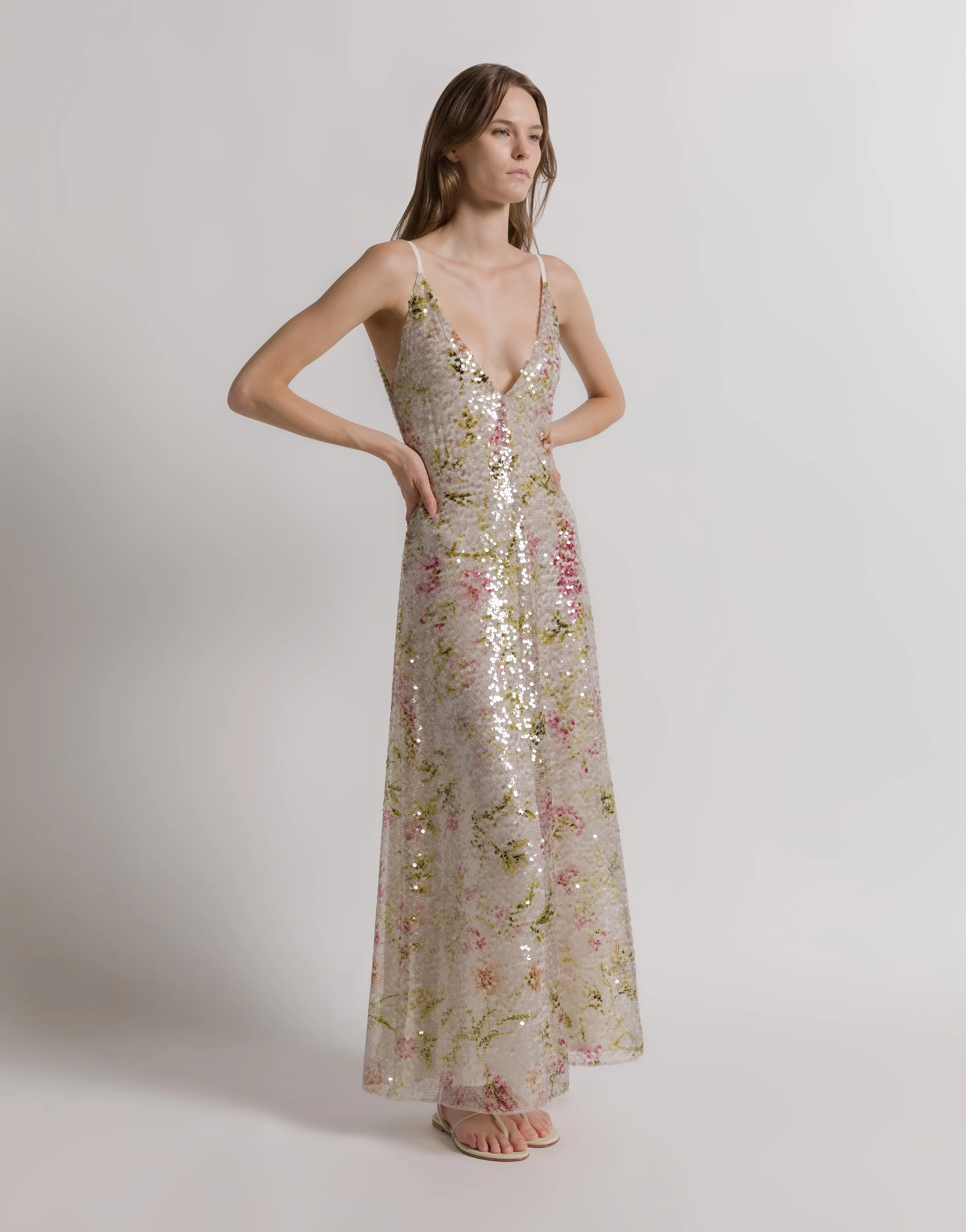Abito da sera con paillettes floreali