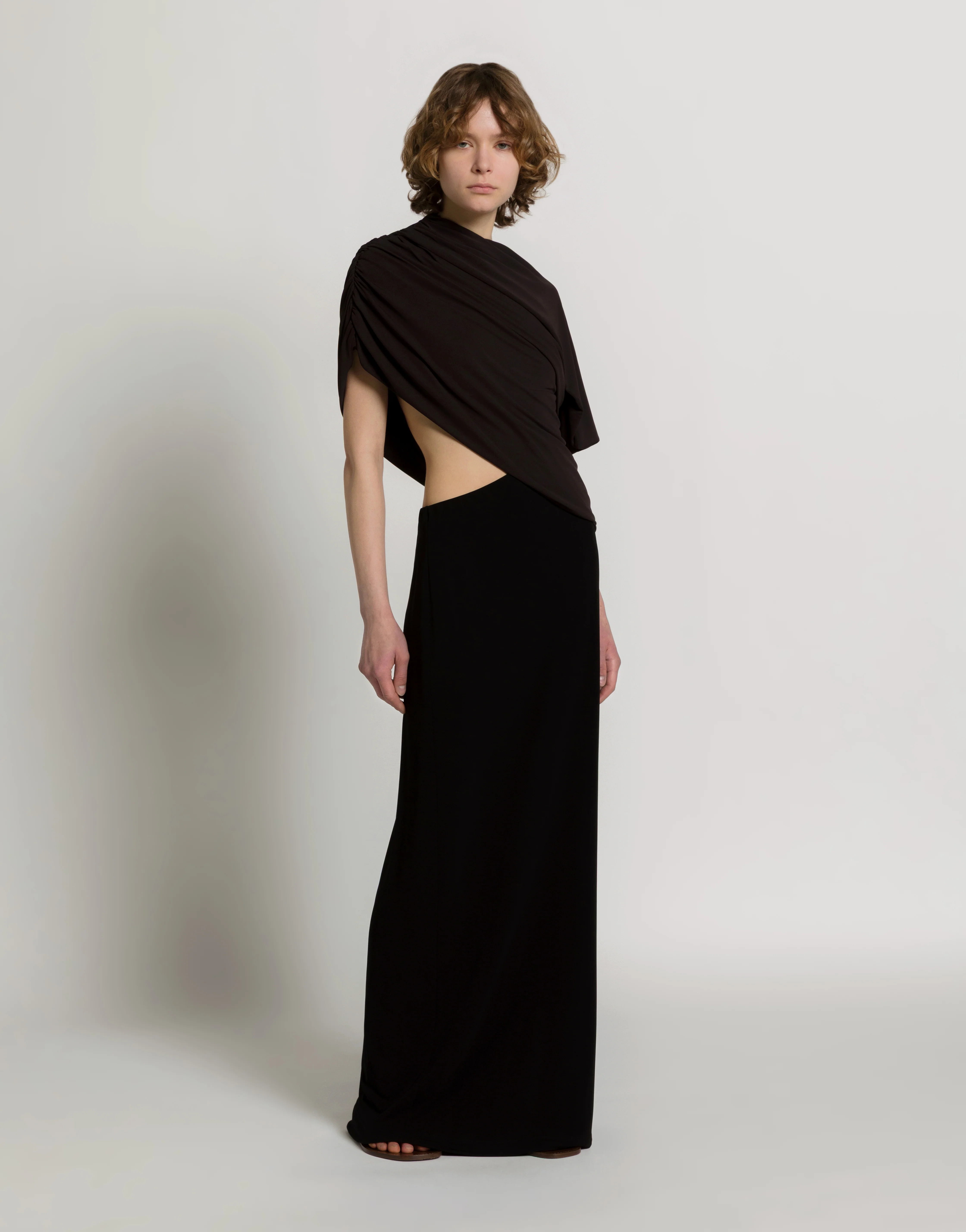 Abito lungo drappeggiato con cut-out