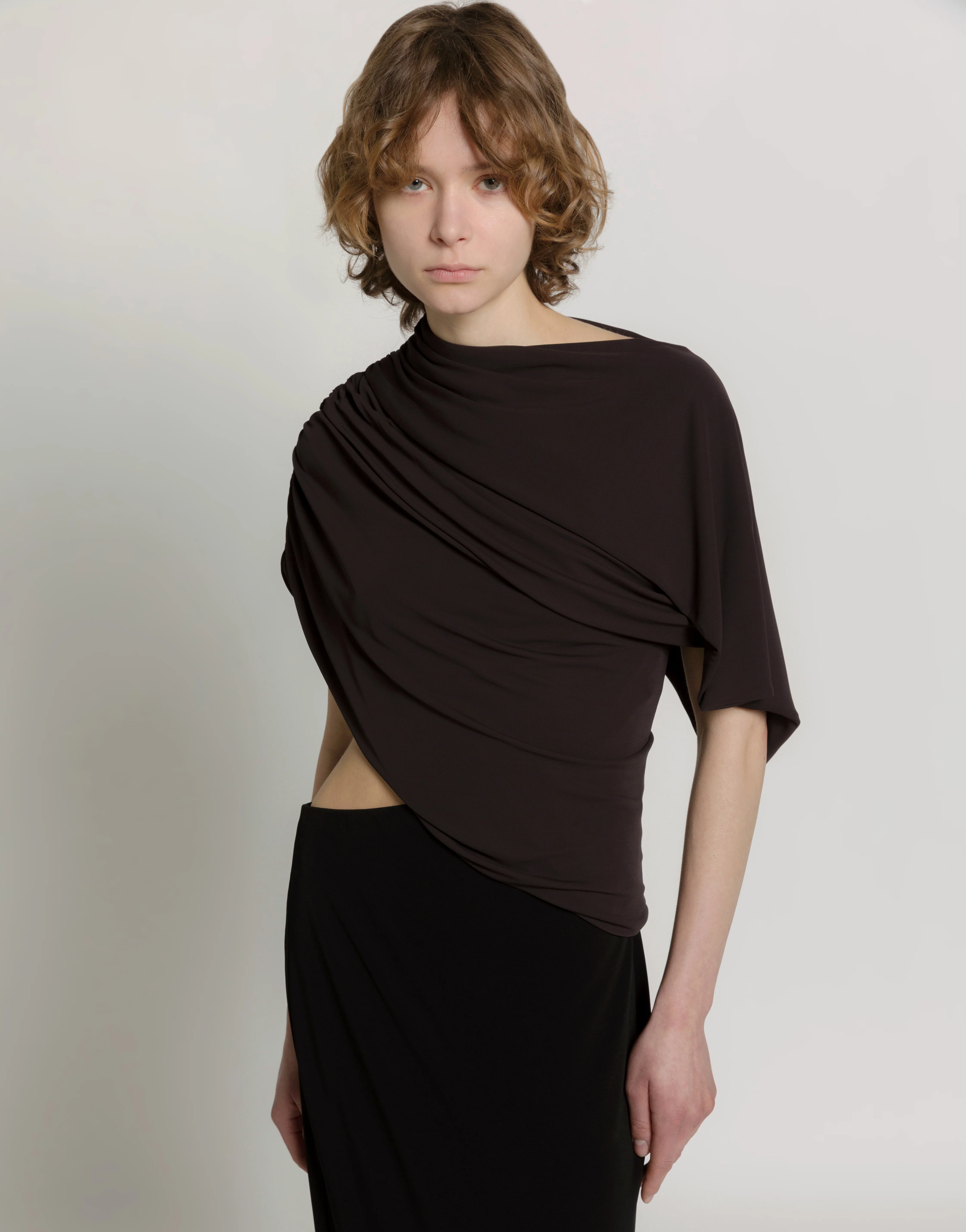 Abito lungo drappeggiato con cut-out - Image 3