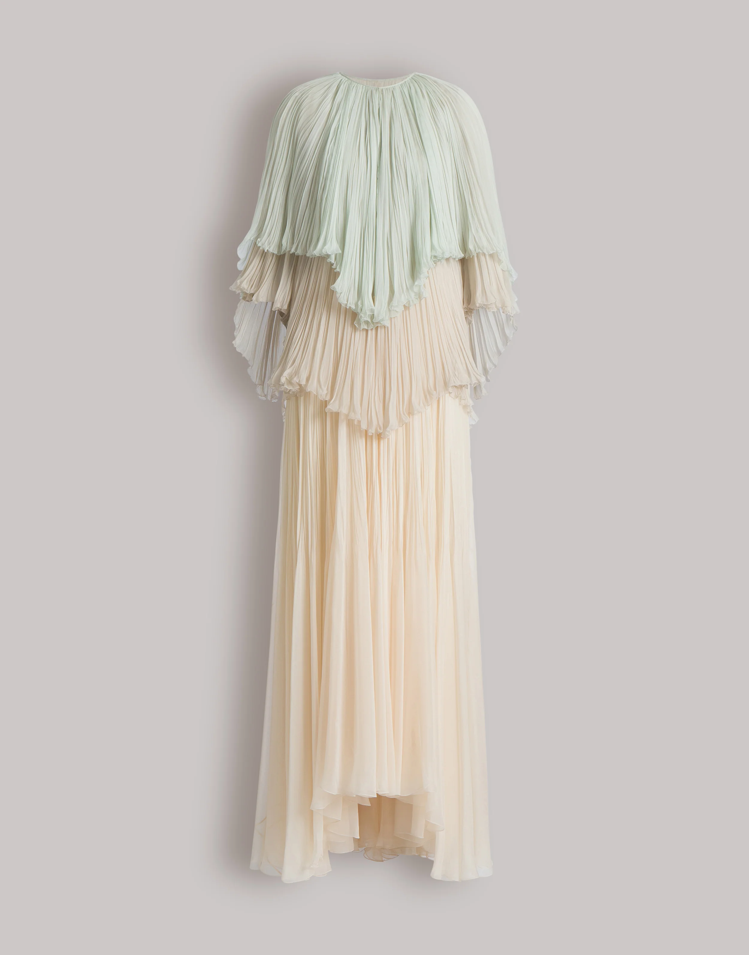 Abito lungo in chiffon plissé a strati