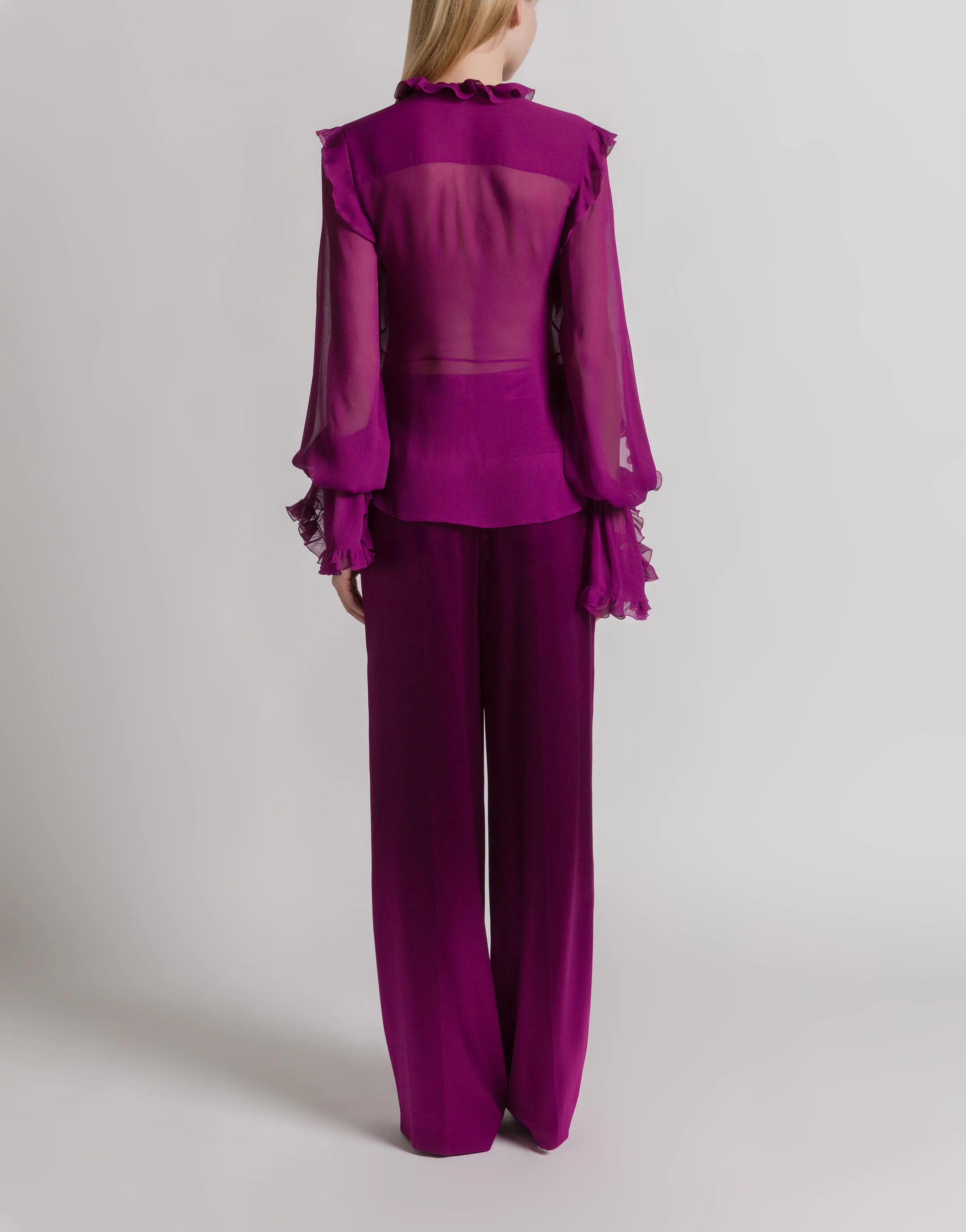Blusa in crêponne di seta con volant - Image 3
