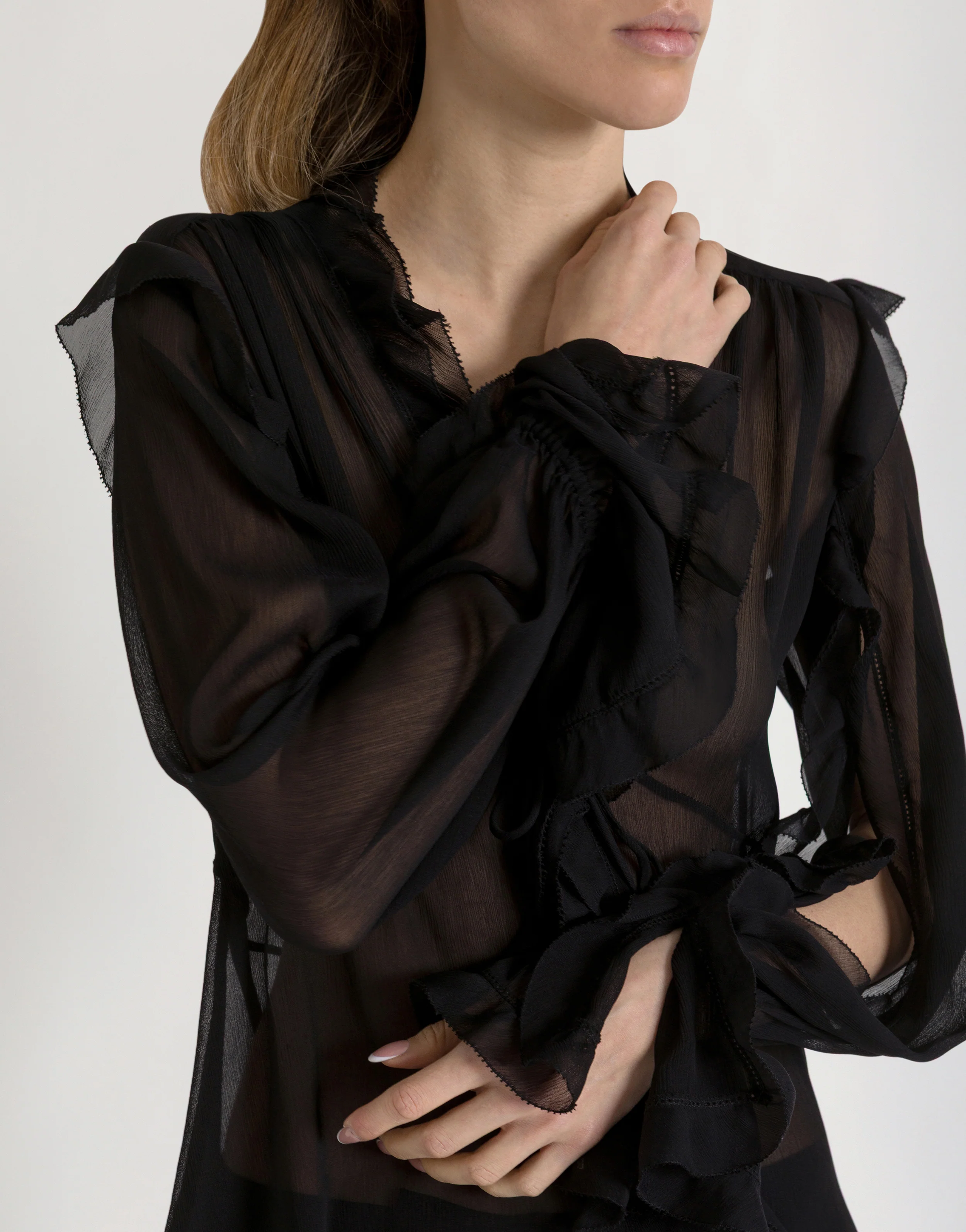 Blusa in crêponne di seta con volant - Image 4