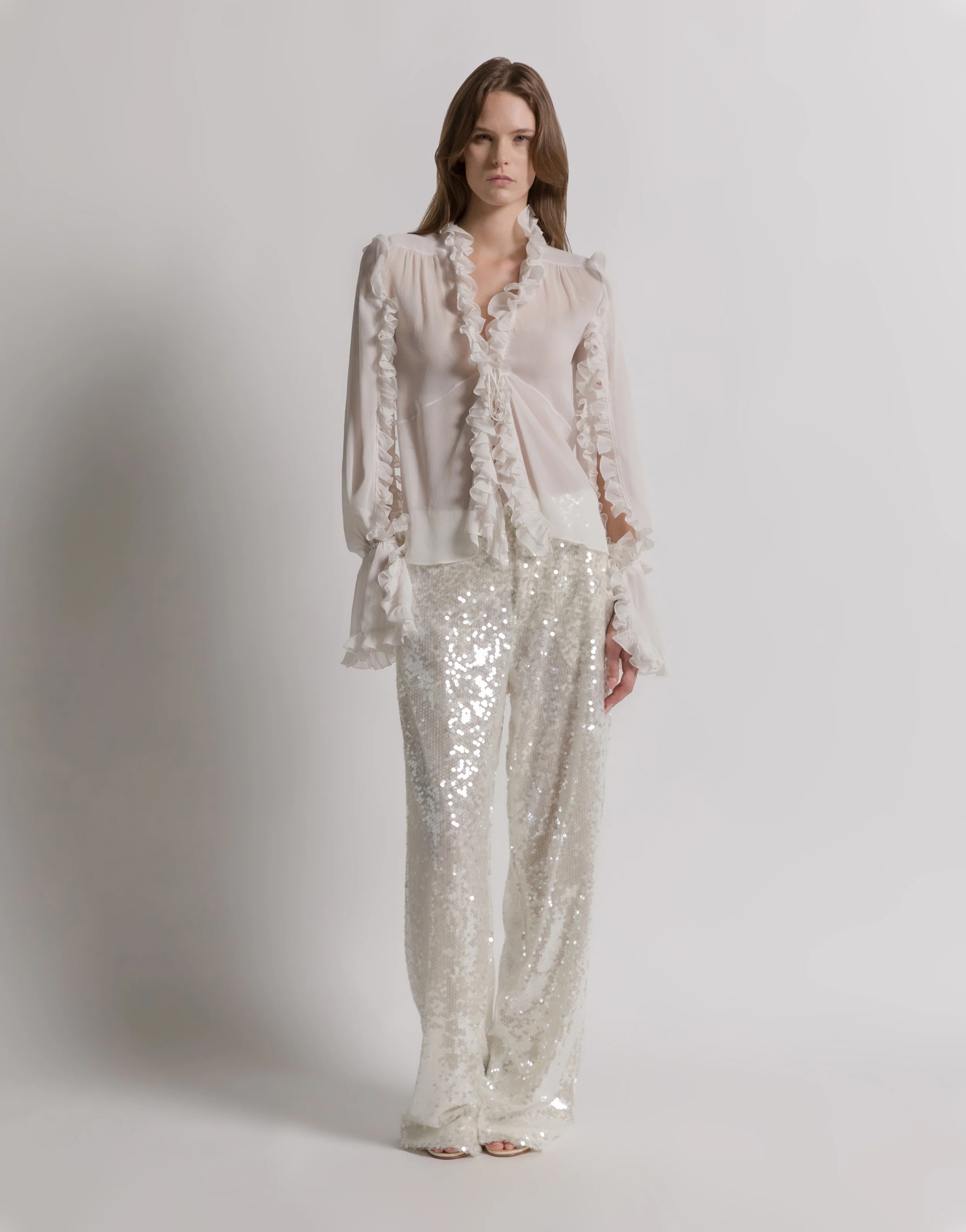 Blusa in crêponne di seta con volant - Image 2