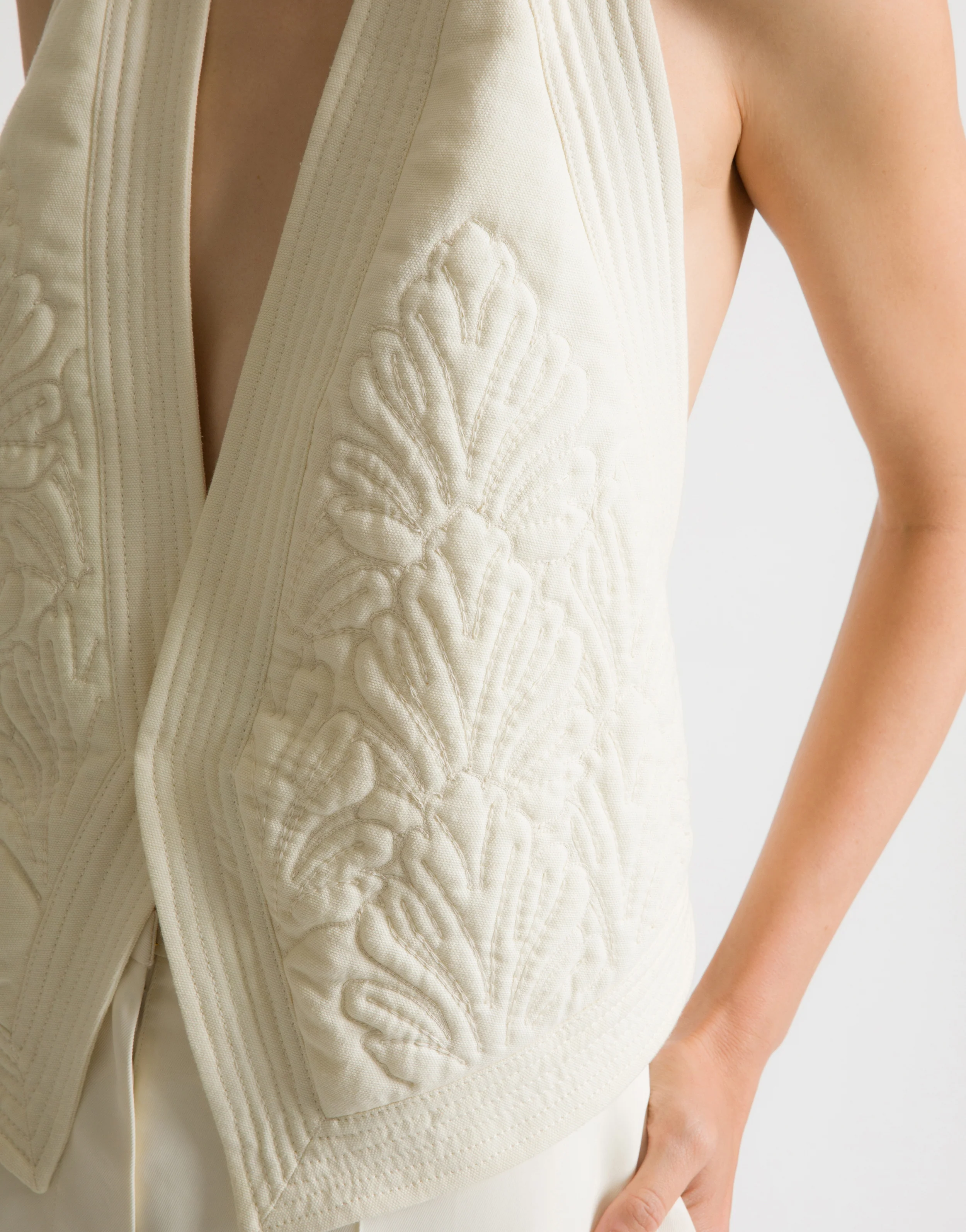 Gilet ricamato con schiena scoperta - Image 4