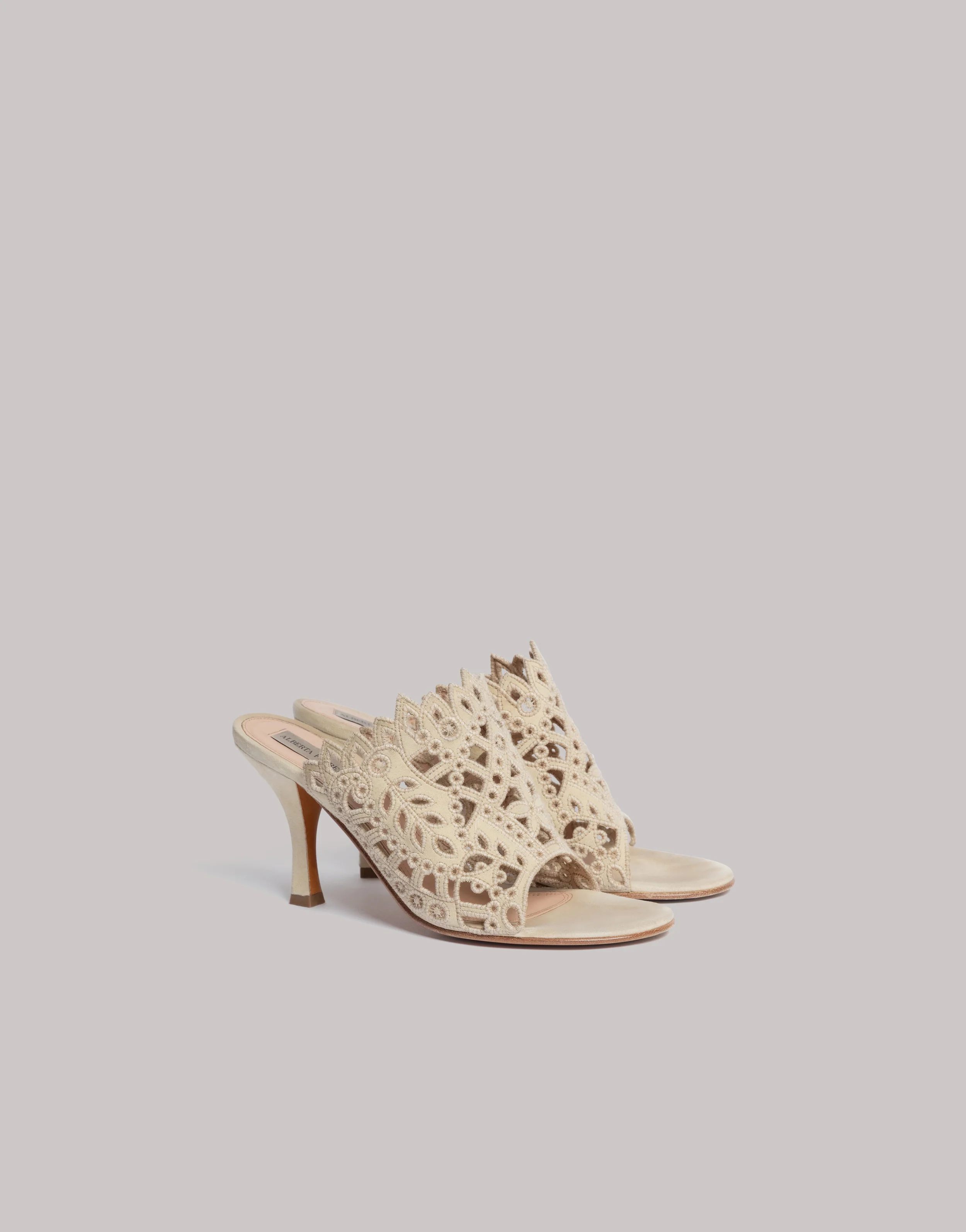 Mules con broderie anglaise