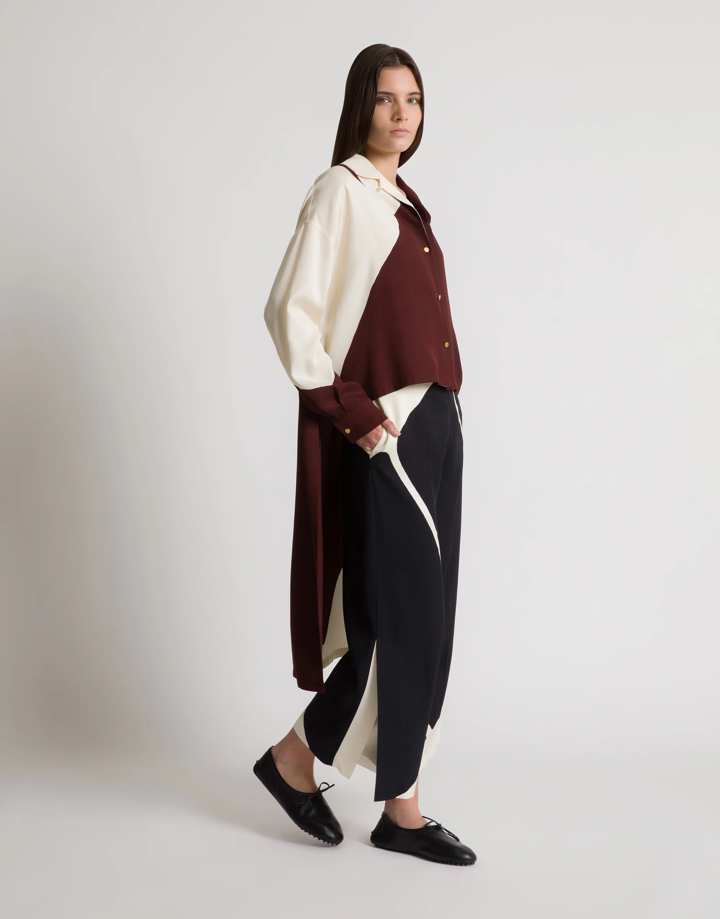Pantaloni in twill di viscosa con stampa grafica - Image 2