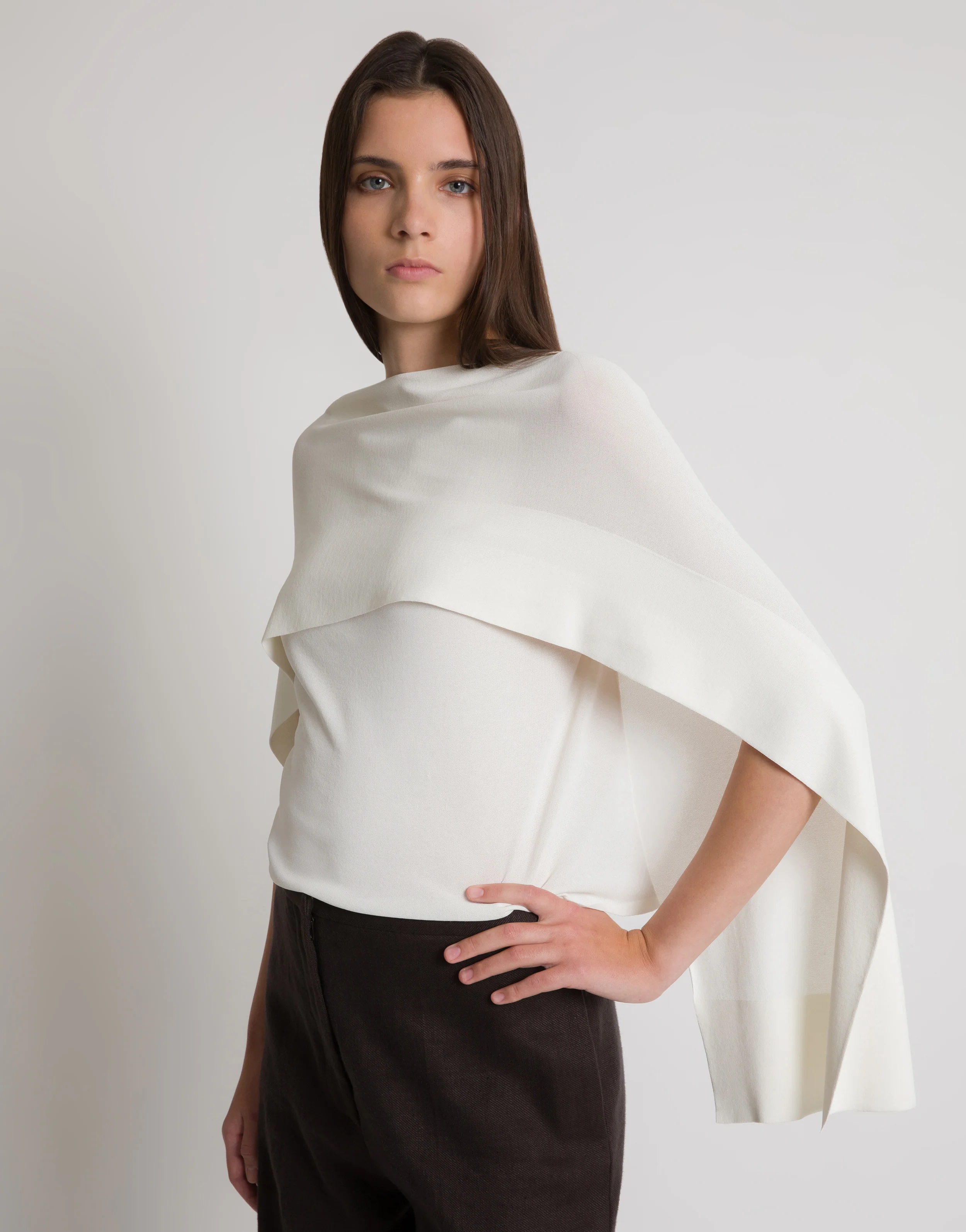 Top in maglia con maniche a mantellina